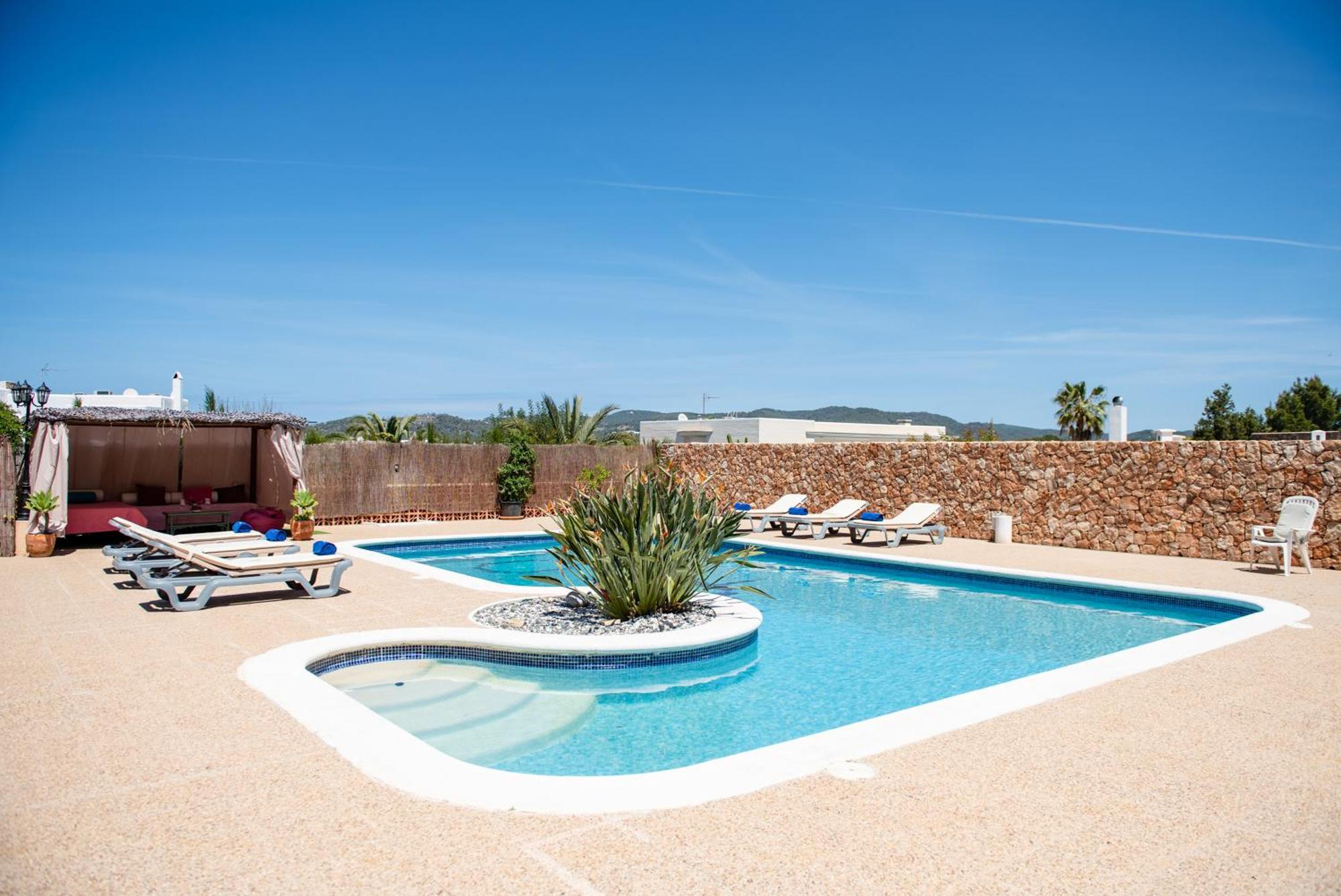 Villa Walk To The Beach Large Poolbbq Sant Antoni de Portmany Exterior foto